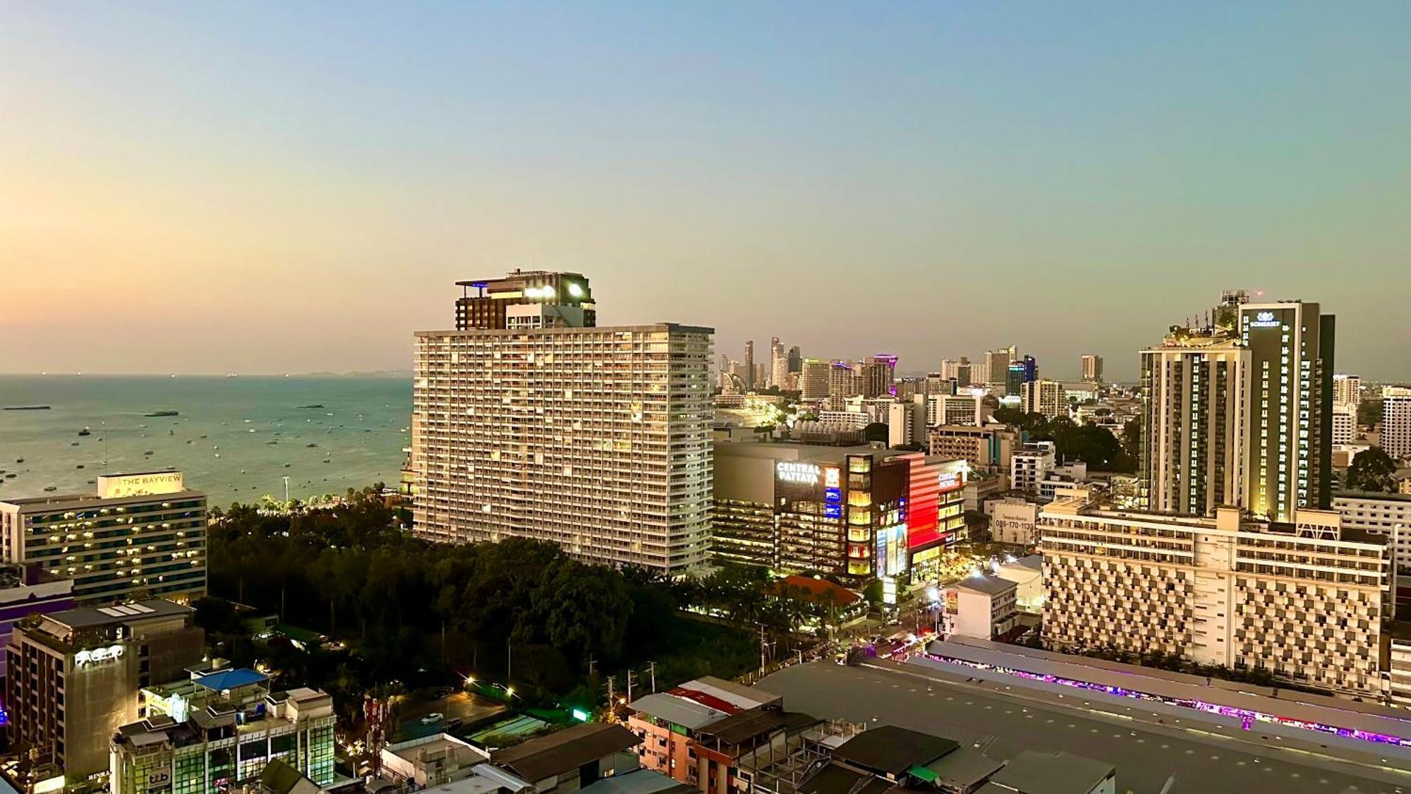 Sea View Pattaya Beach @The Base Central パッタヤー エクステリア 写真